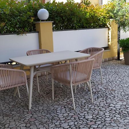Hotel New Garden Torbole Sul Garda Esterno foto