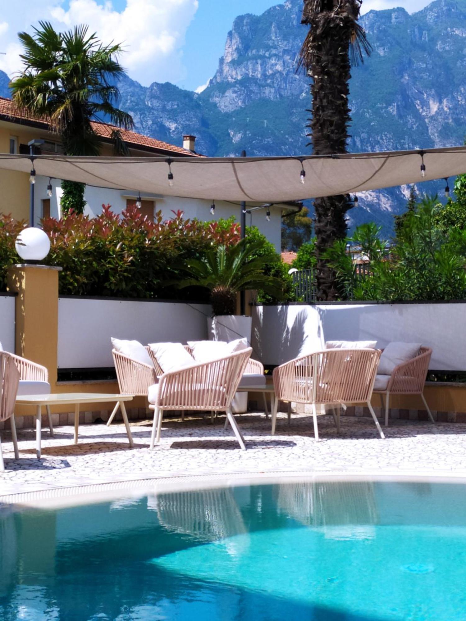 Hotel New Garden Torbole Sul Garda Esterno foto