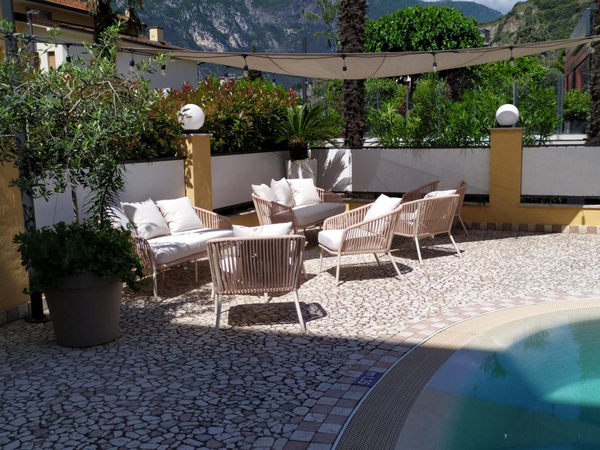 Hotel New Garden Torbole Sul Garda Esterno foto
